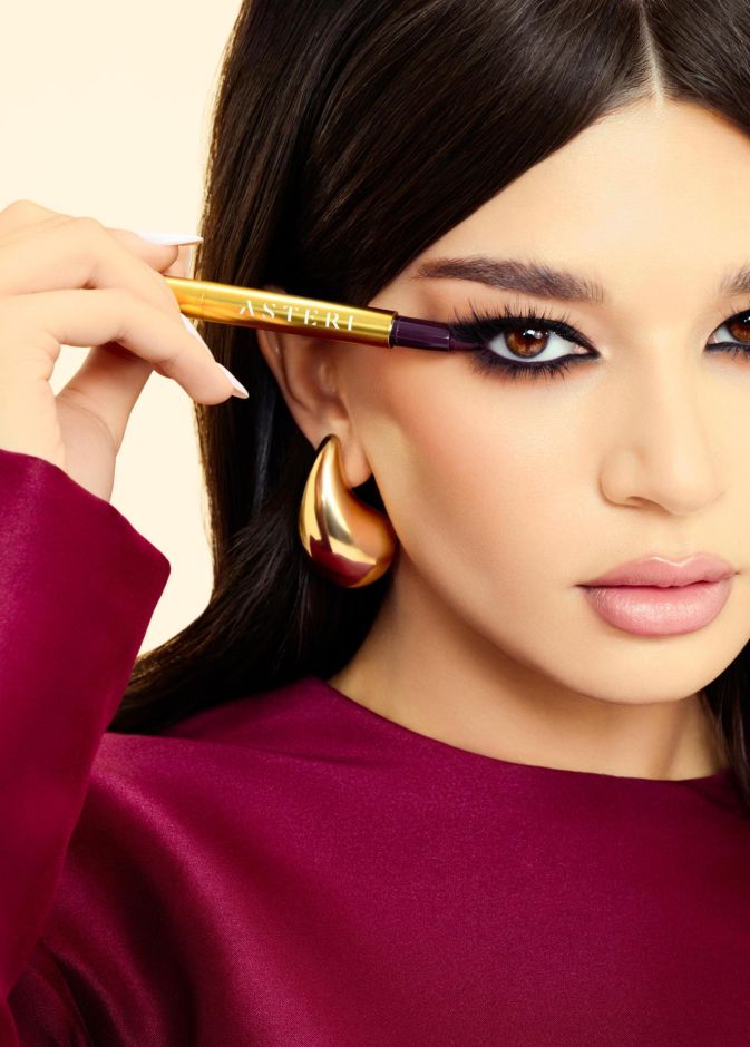 قلم الظلال والآيلاينر ٣ في ١ الذي يرسم مستقبل فن العيون في عالم الـ A-Beauty من أستيري