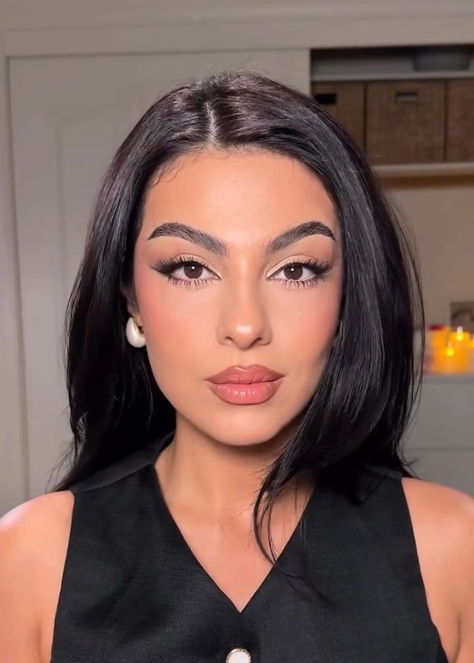 مكياج العيون المبطنة خطوة بخطوة مع الميكآب ارتست رونزا بيور لعينين مرفوعتين .. بالفيديو