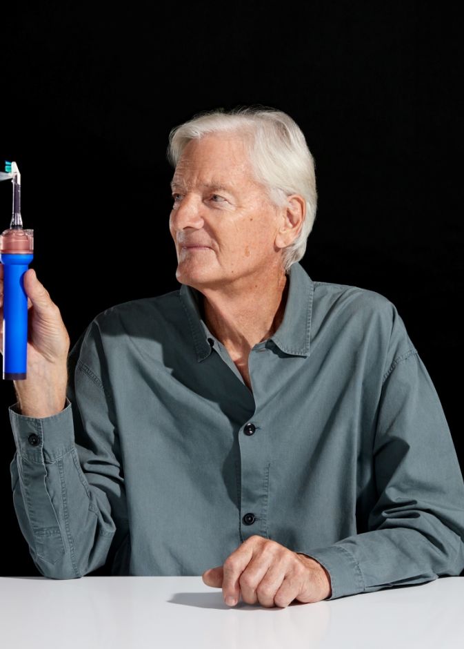 جيمس دايسون يكشف لـ"هي" أسرار الابتكار وراء Dyson CameraJet™
