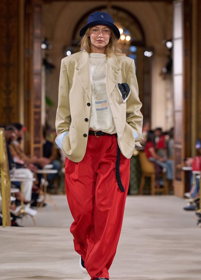 القديم ذهب… والعتيق يعود جديداً في مجموعة Tommy Hilfiger ربيع وصيف 2027 