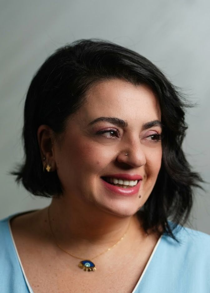  خبيرة التجميل المعتمدة وخبيرة البشرة