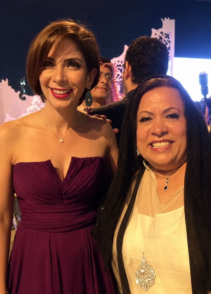 الفنانة البحرينية لطيفة المجرن مع منى زكي