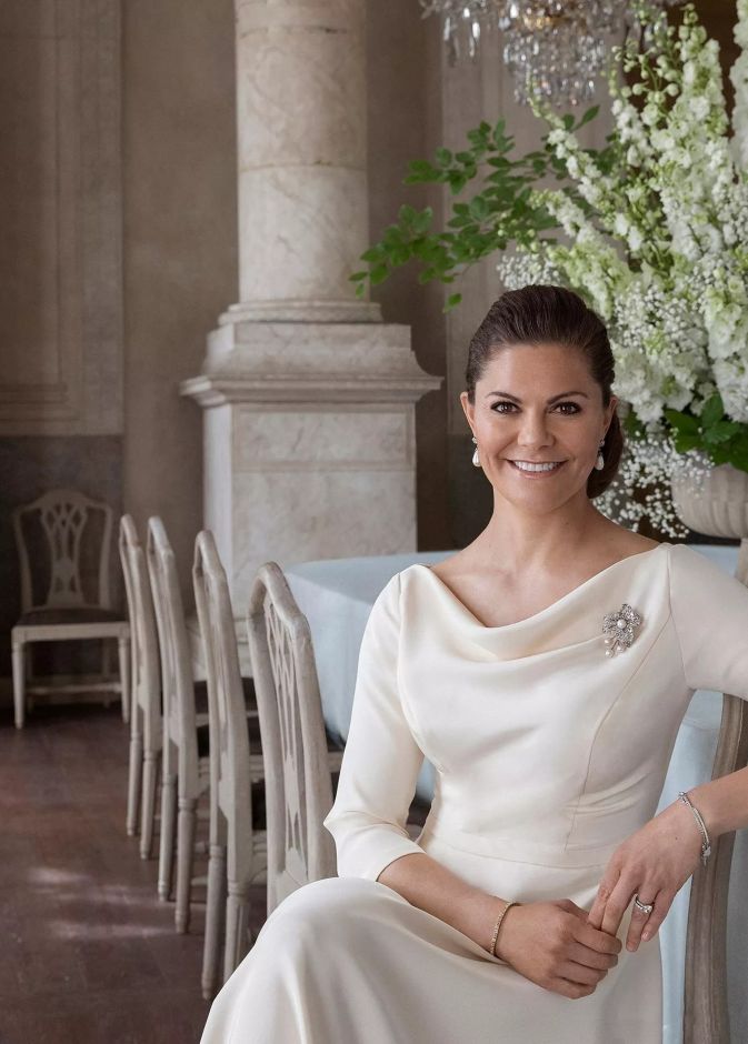 ولية العهد فيكتوريا Crown Princess Victoria وشريط أكتوبر الوردي