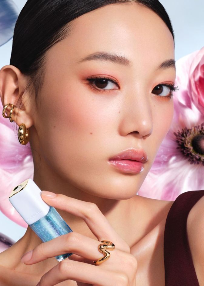 بلسم يمنح الشفاه امتلاءً طبيعياً وإشراقة آسرة KissKiss Bee Glow Plump من علامة Guerlain - Copy