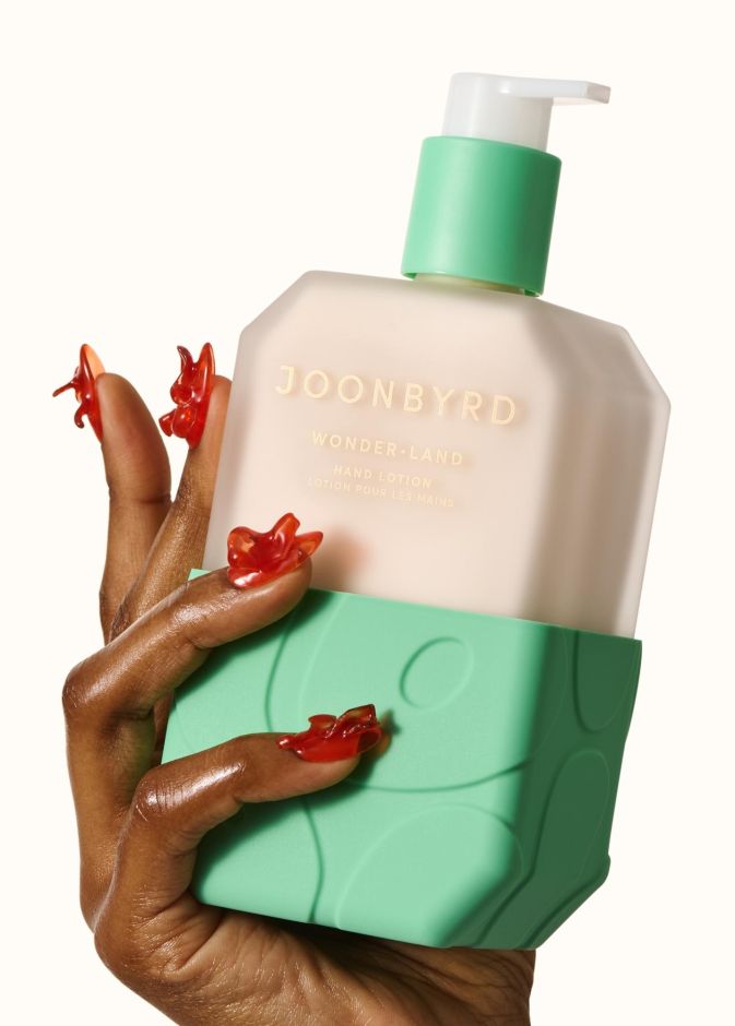 لوشن  اليدين Wonder·Land Fortifying Hand Lotion  من علامة  JOONBYRD