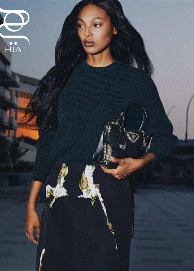 جلسة تصويرية خاصة بـ"هي" ودار Prada
