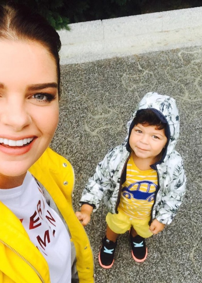 بيلين كارهان وابنها