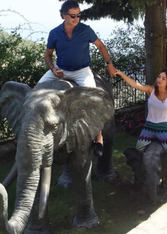 راغب علامة وزوجته جيهان على الفيلة في قرية إيز الفرنسية!