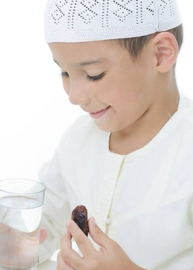 خطوات فعالة في تعويد طفلك على الصيام