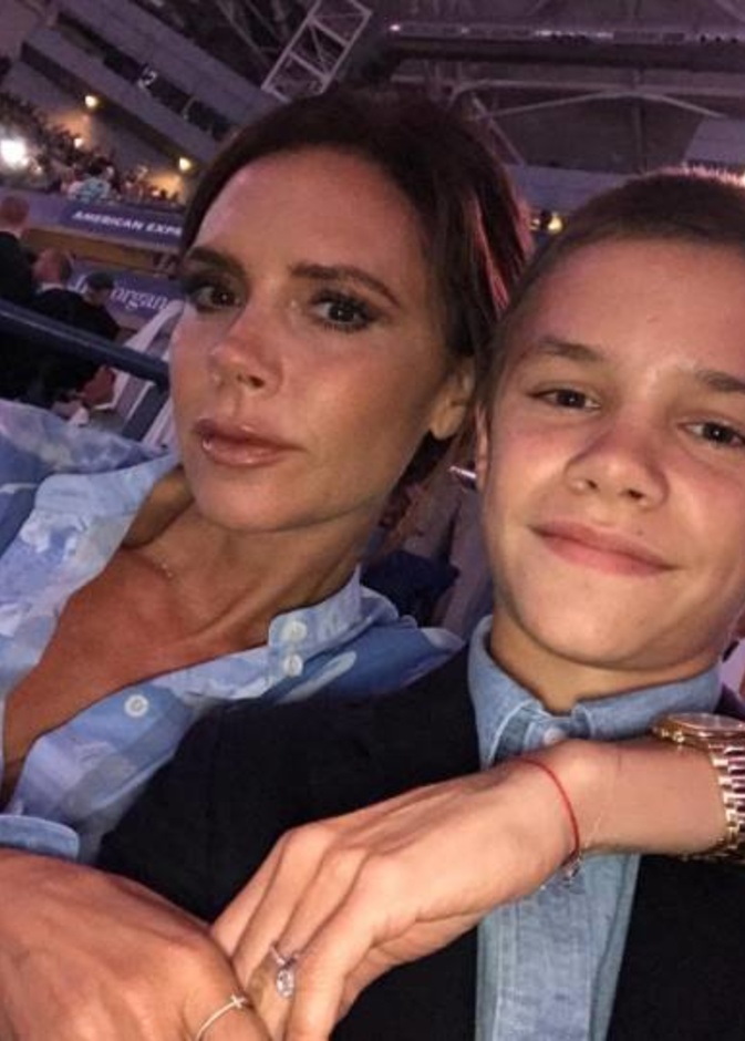 سيلفي لفيكتوريا بيكهام مع ابنها روميو خلال اصطحابه لبطولة التنس في نيويورك بالأمس