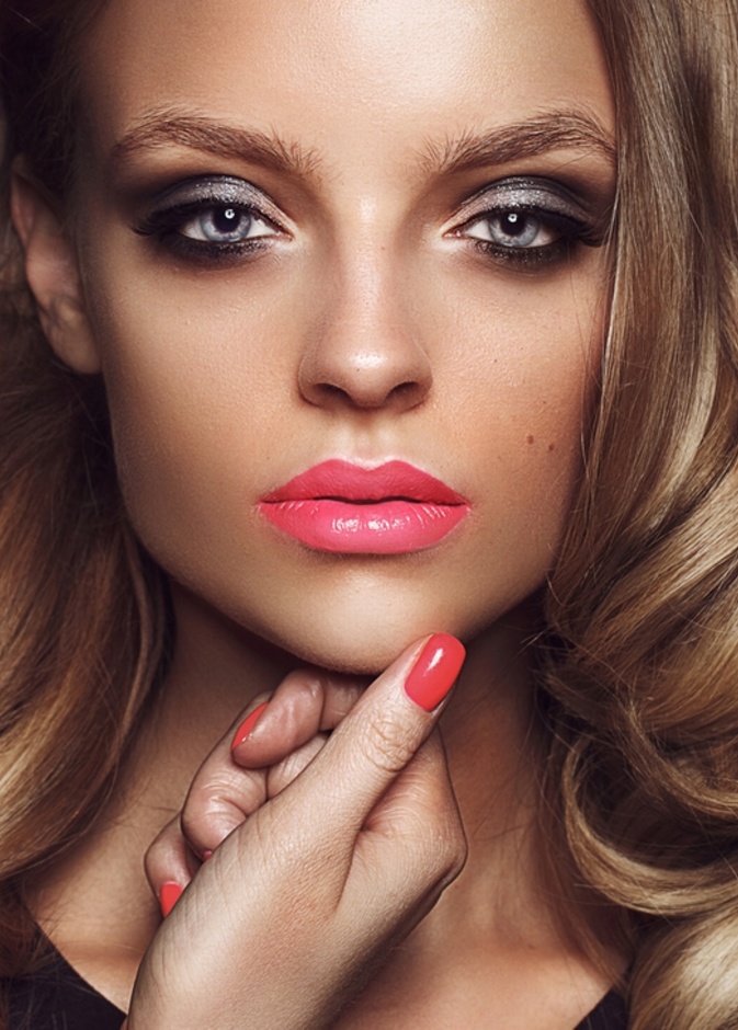 كيف تنسّقين ألوان الأظافر مع ملابسك؟