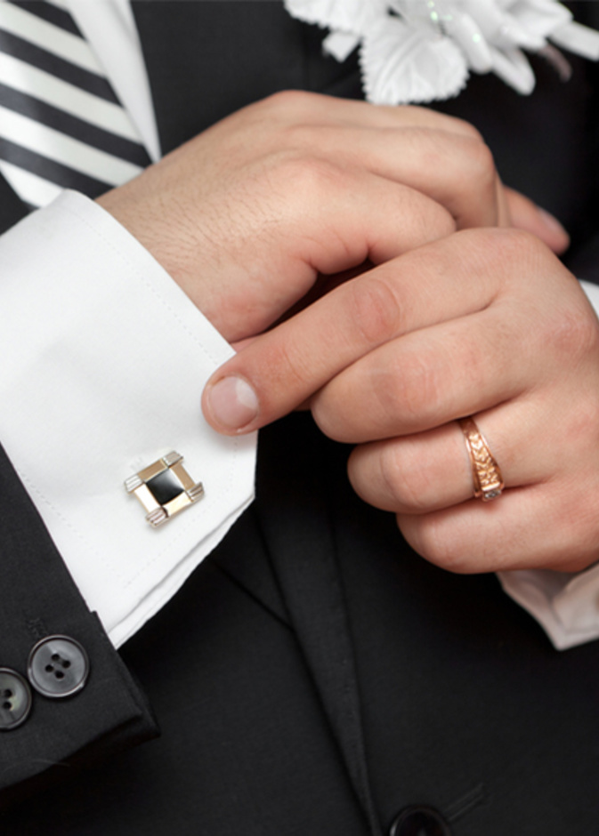 أجمل أزرار القميص للعريس العصري