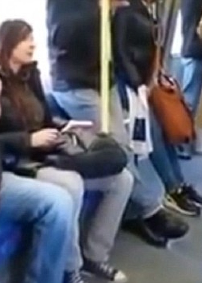 بالفيديو: بريطانيا تحقق في مشاجرة عنصرية بطلتها إمرأة 