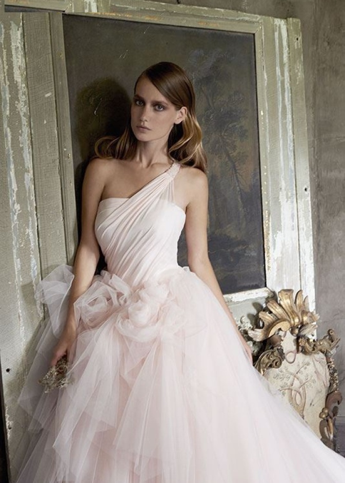 قمّة الرومنسية في مجموعة Elisabetta Polignano لفساتين الزفاف