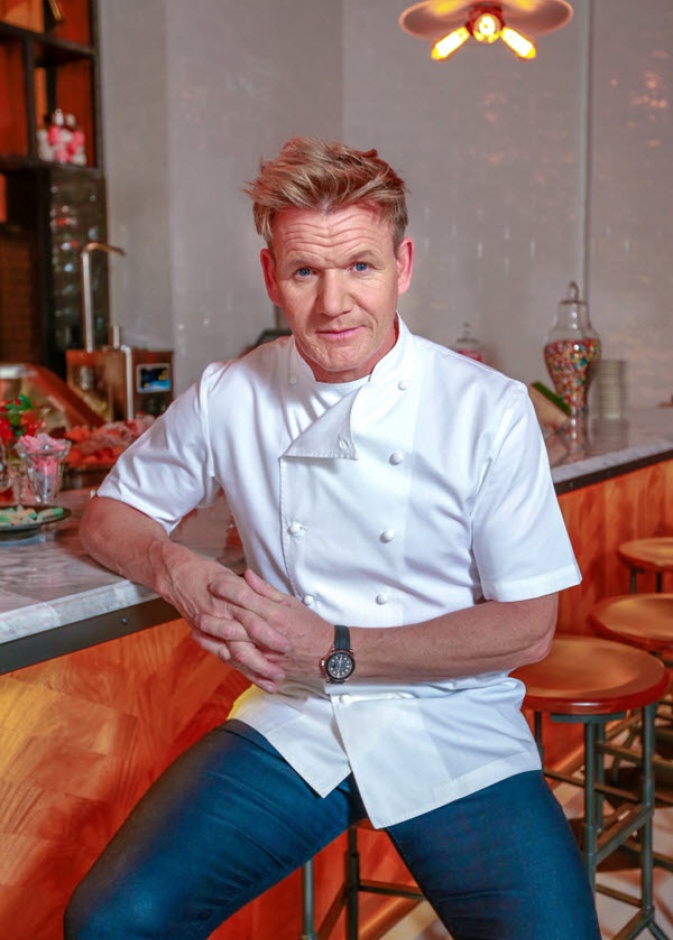 الشيف غوردون رامزي في مطعمه