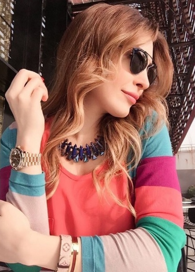 ساعة ذهب رولكس انيقة ترتديها يارا بشكل دائم 