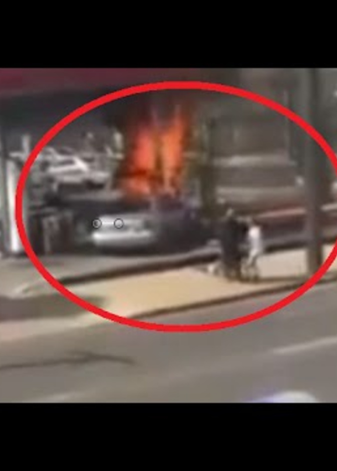 بالفيديو.. مدير فندق ينقذ مسناً زوجته من الموت المحقق