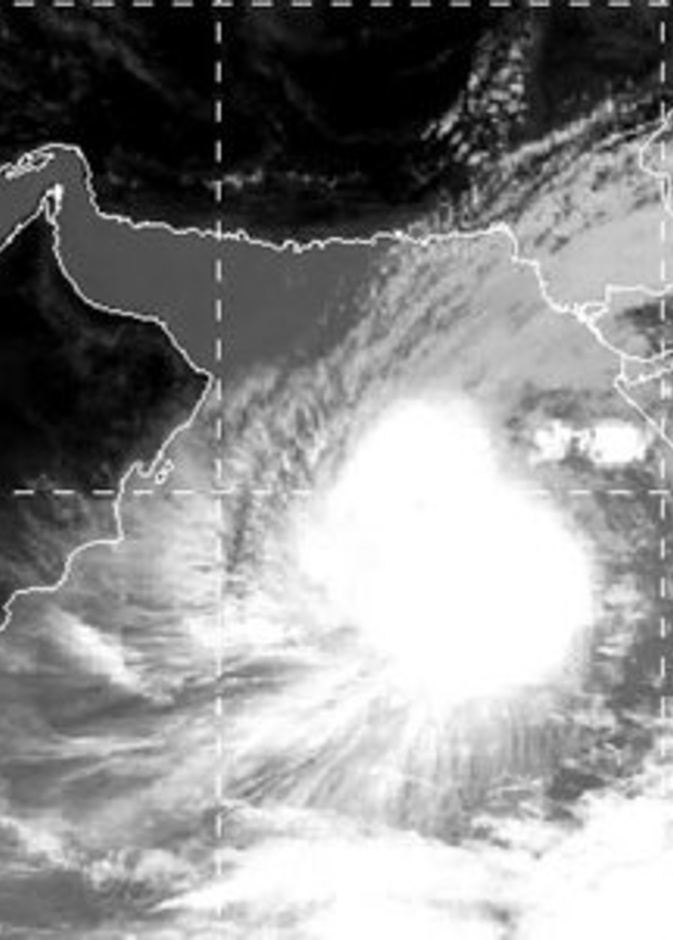 العاصفة "آشوبا" تصل الساحل الشرقي للإمارات