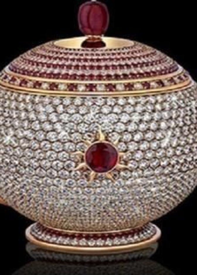 تزين اغلى ابريق شاي بالماس والياقوت