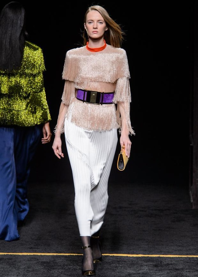 حقبة السبعينات تعجّ بالألوان في مجموعة Balmain