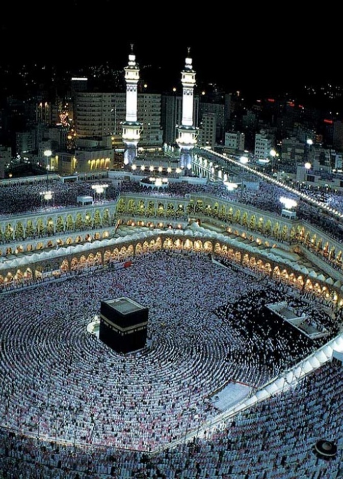 بالفيديو: لماذا هشم معتمر الزجاج في الحرم المكي