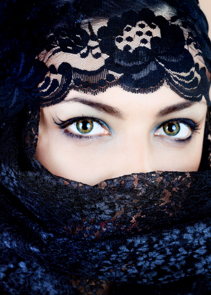 للمحجبة ماكياج خاص بها 