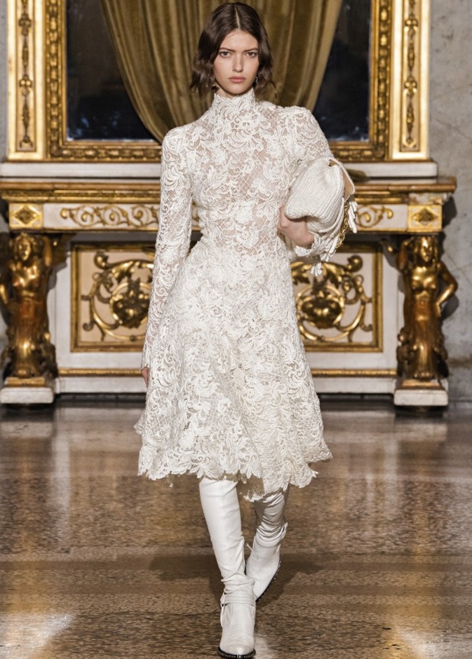 عرض ازياء ارمانو سيرفينو لموضة خريف وشتاء 2021-2022