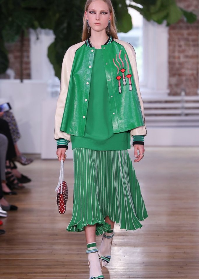 بالصور مجموعة ازياء فالنتينو ريزورت 2018