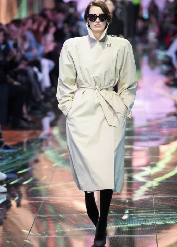 مجموعة Balenciaga لربيع وصيف 2019