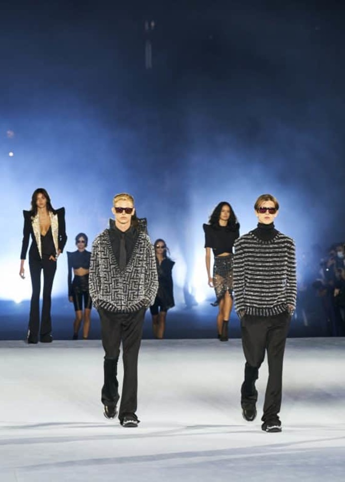 عرض ازياء مجموعة Balmain ربيع وصيف 2021 من اسبوع الموضة في باريس