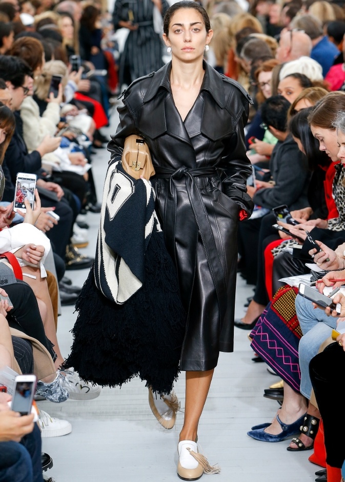 مجموعة Celine للأزياء الجاهزة لربيع وصيف 2018 !