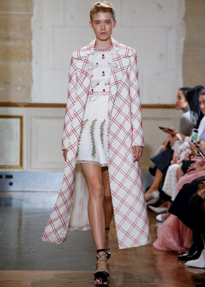 اسبوع الموضة في باريس 2019 مجموعة الالبسة الراقية من جيامباتيستا فالي لربيع وصيف 2020