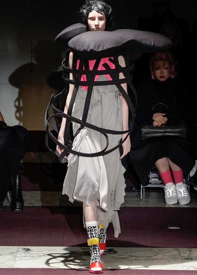 عرض مجموعة Comme Des Garçons  خريف وشتاء 2020 