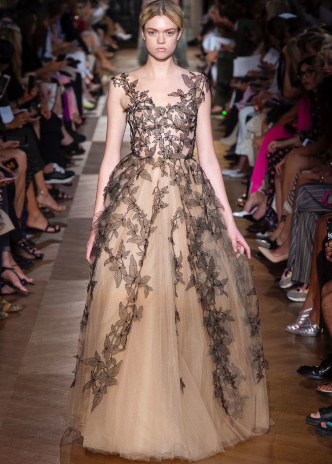 عرض أزياء Schiaparelli لخريف 2018