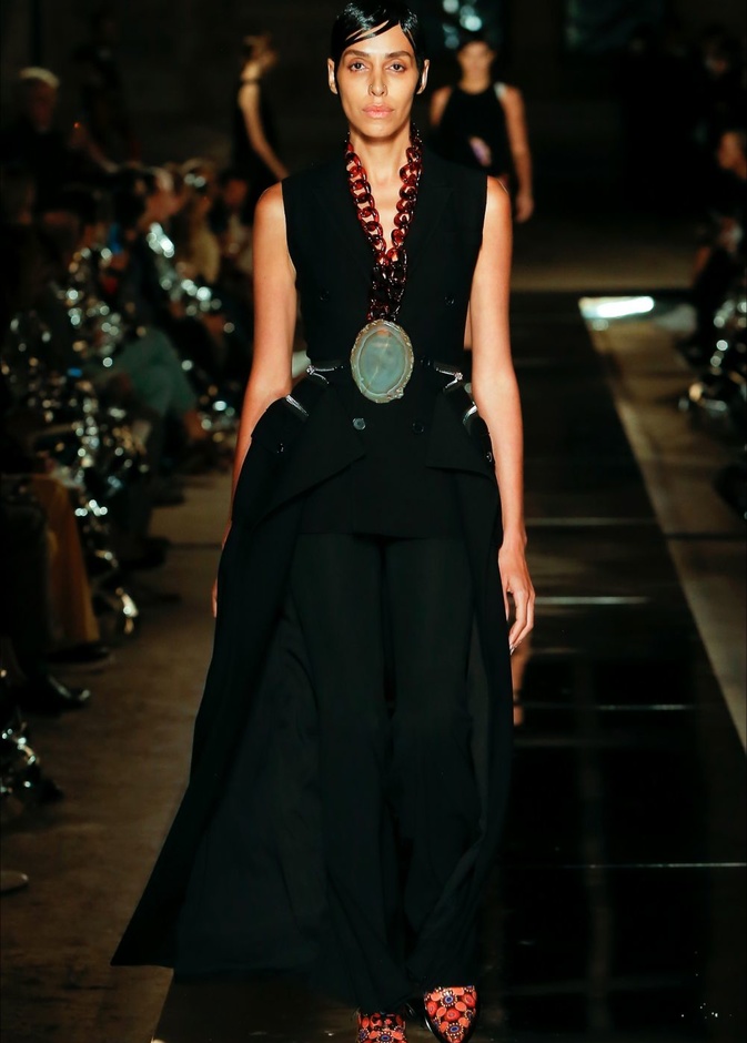 مجموعة جيفنشي لموسم ربيع وصيف 2017