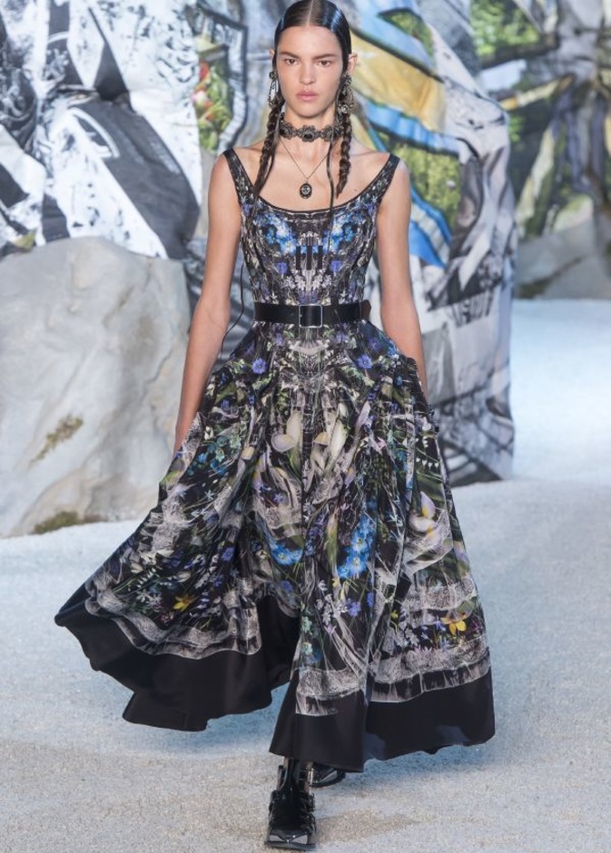 مجموعة "الكسندر مكوين" لموسم ربيع وصيف 2019