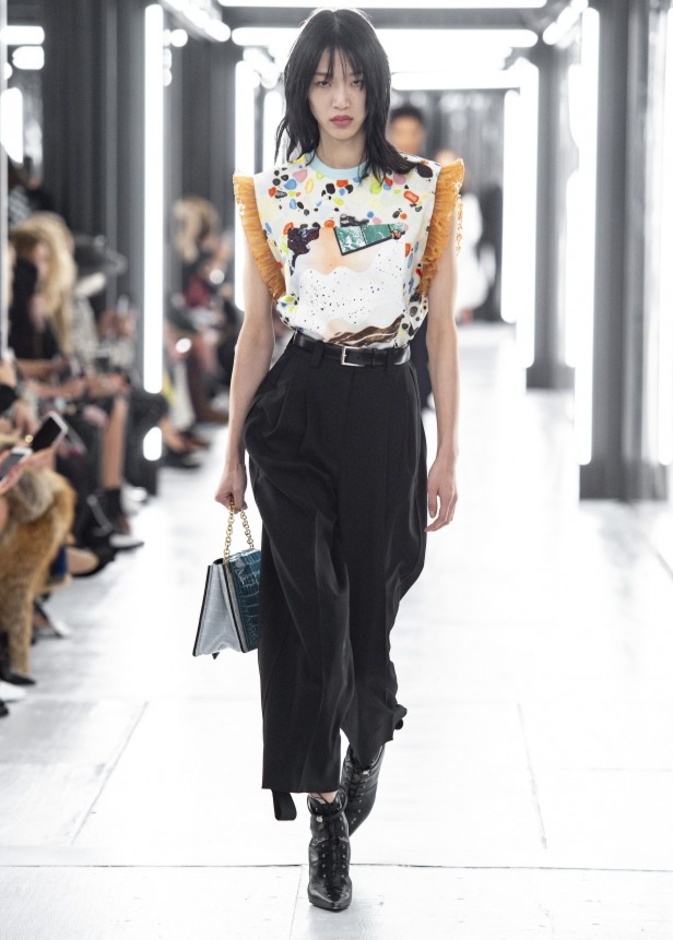 مجموعة فريدة ومميّزة من دار Louis Vuitton لربيع وصيف 2019