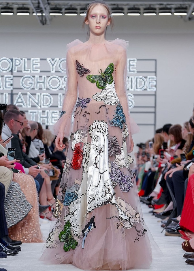 عرض أزياء فالنتينو لموسم خريف وشتاء 2019