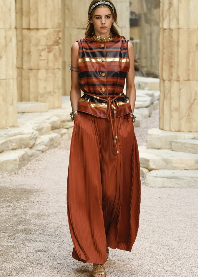 مجموعة شانيل كروز 2018 تعود بنا الى الحضارة اليونانية