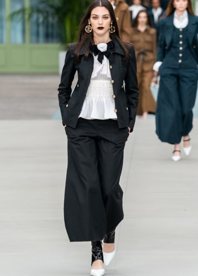 مجموعة Chanel Cruise 2020.. أول عرض لفيرجيني فيارد على خطى لاغرفيلد
