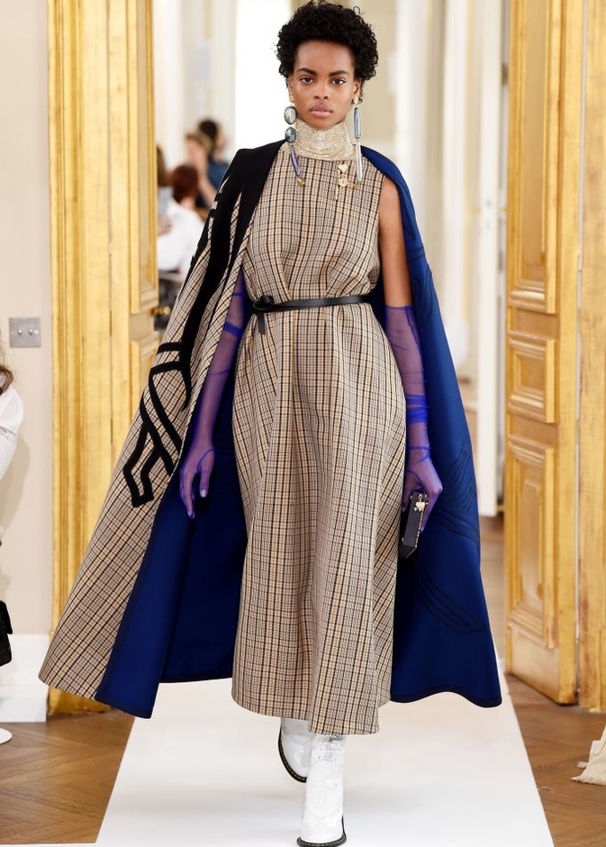 عرض Schiaparelli للأزياء الراقية لخريف وشتاء ٢٠١٨ !