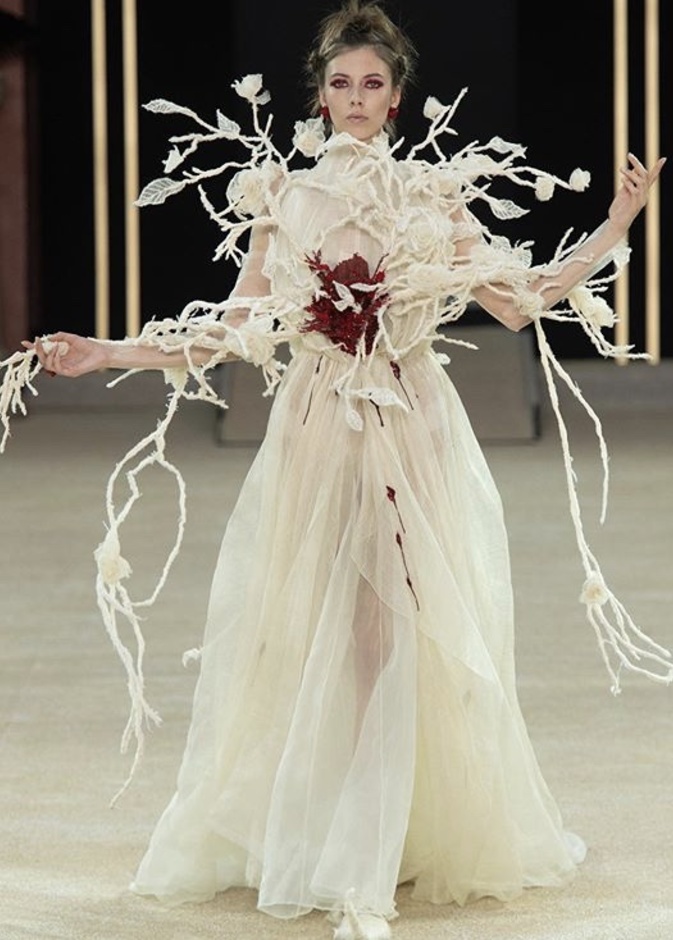 عرض مجموعة Guo Pei كوتور خريف شتاء  