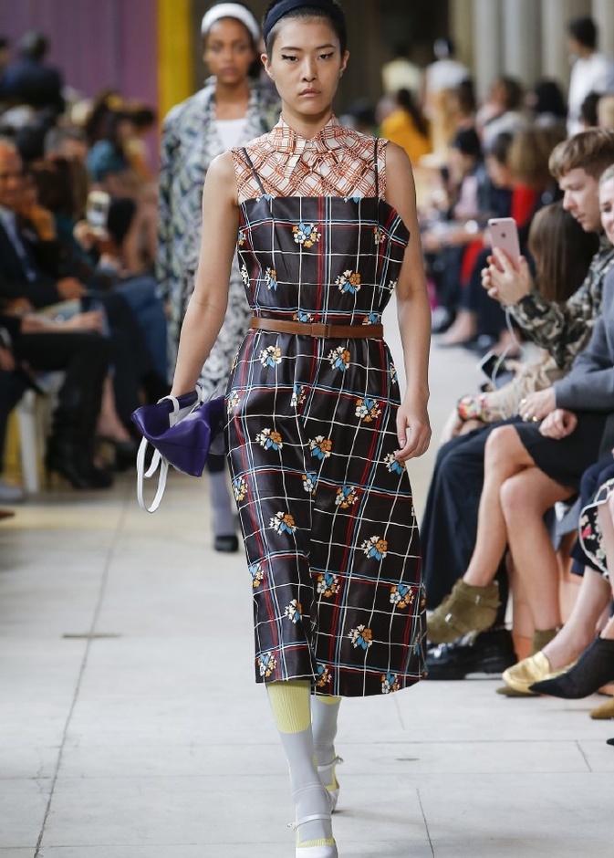 ابتكار وإبداع ضمن مجموعة ميو ميو لموسم ربيع وصيف 2018