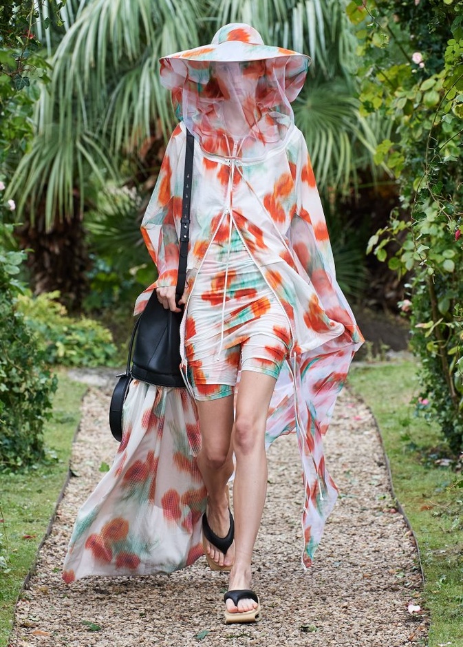 عرض ازياء مجموعة كنزو Kenzo لربيع وصيف 2021 من اسبوع الموضة في باريس