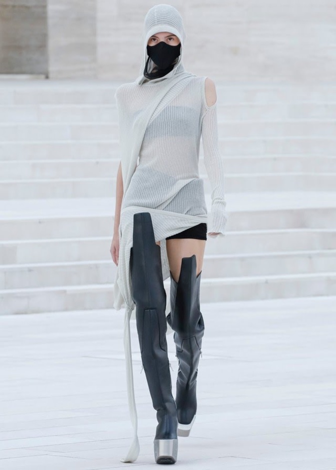 عرض ازياء مجموعة Rick Owens لربيع وصيف 2021 في باريس
