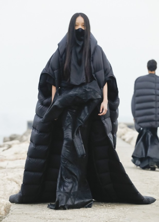 عرض ازياء مجموعة Rick Owens لخريف وشتاء 2021-2022