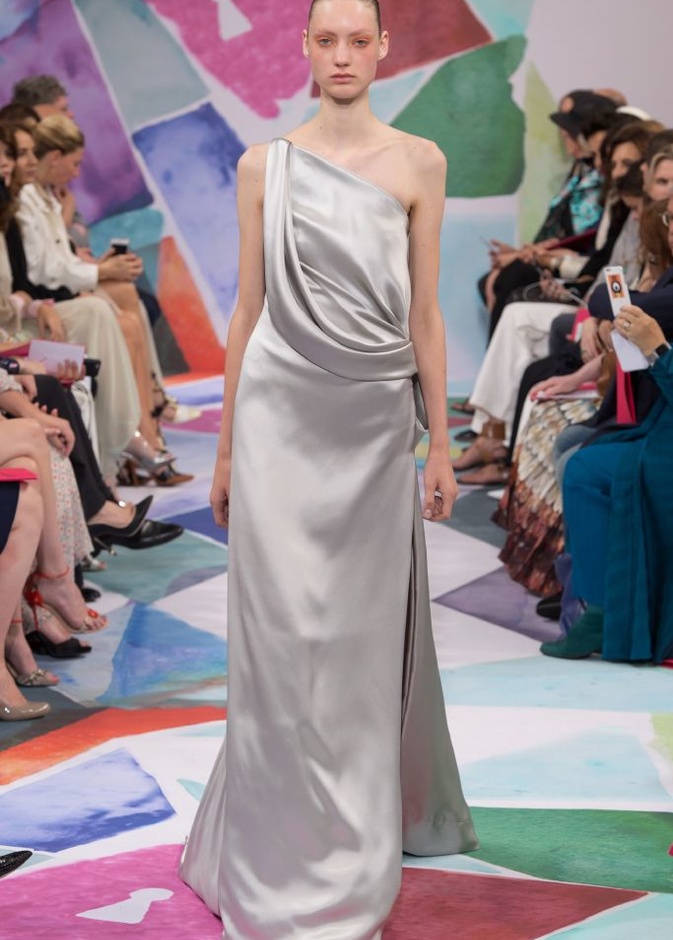 اجواء ساحرة في مجموعة دار ازياء Schiaparelli