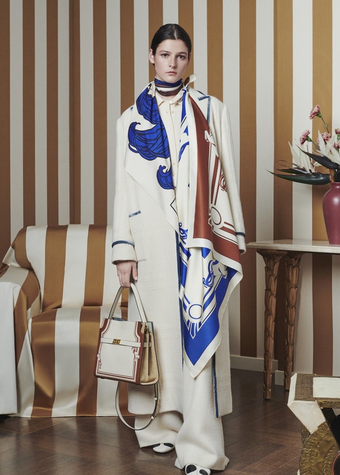 مجموعة Tory Burch ريزورت 2022 تلبي الاحتياجات لإطلالة عملية في كل يوم