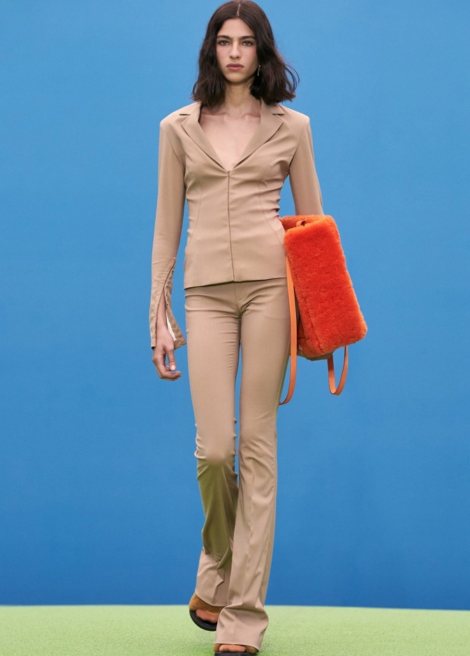 Jacquemus يعود إلى عروض الأزياء مع مجموعة لخريف 2021 