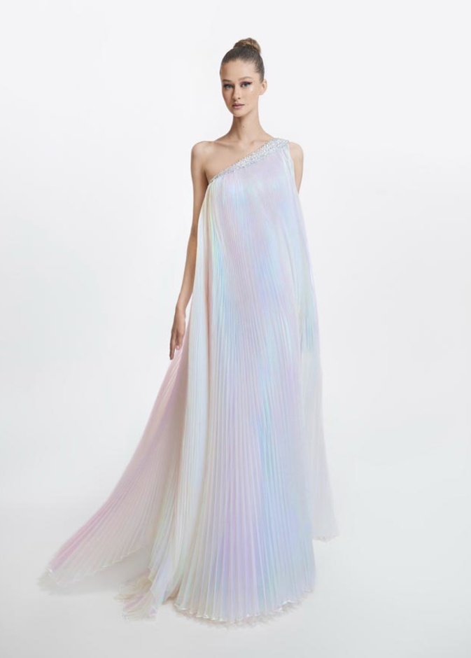 تفاصيل مبهرة في مجموعة طوني ورد من الهوت كوتور لخريف وشتاء 2021 - 2022